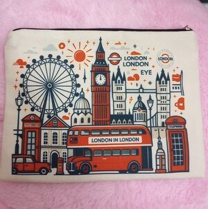 London Themed Zippered Pouch